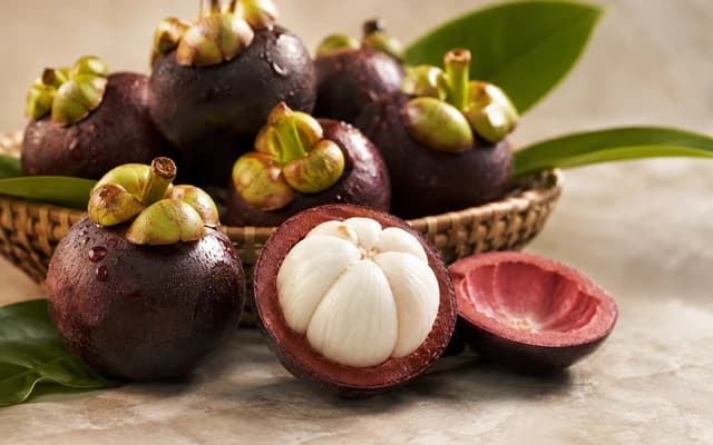Fresh mangosteen
